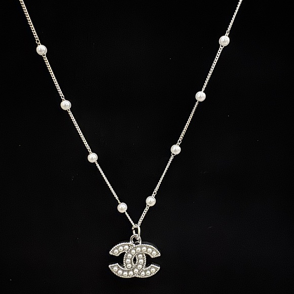CHANEL Jewelry - CHANEL PEARL SILVER NECKLACE